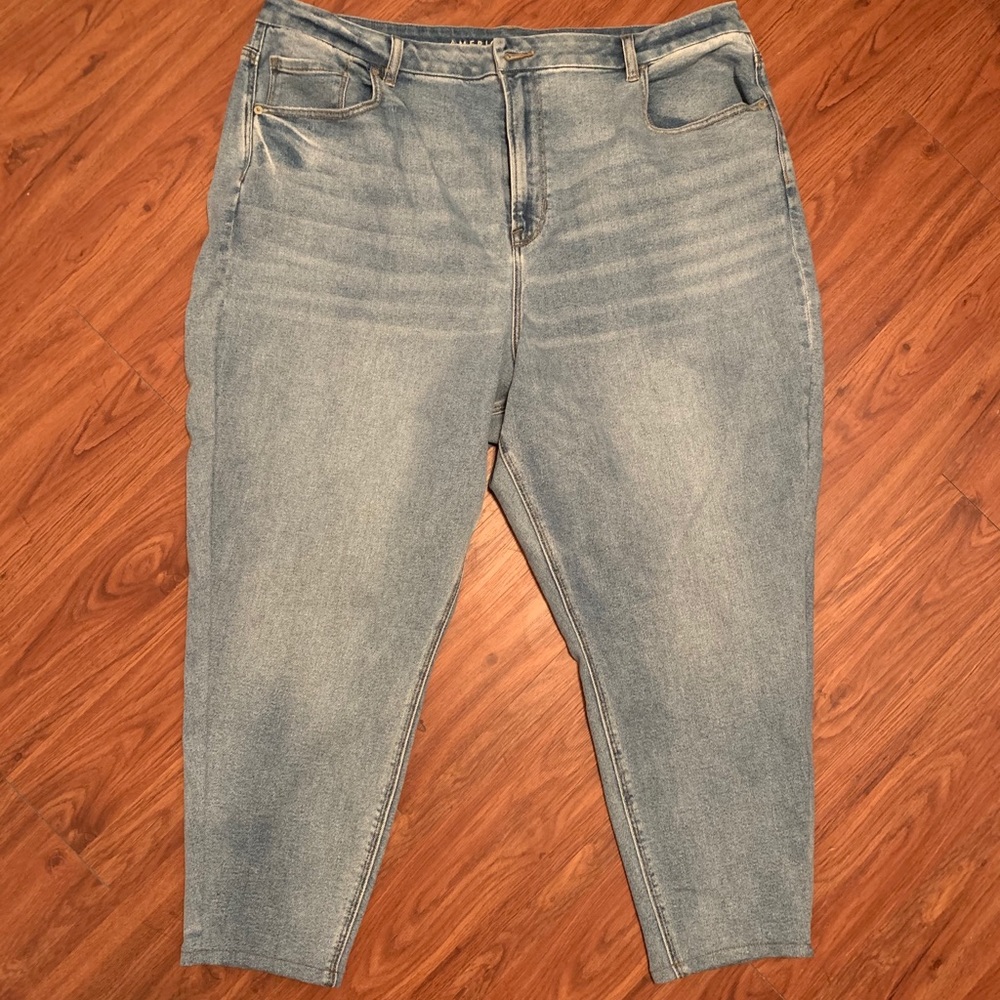 American Eagle Mom Jeans - High Rise